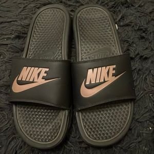 rose gold nike symbol slides!!